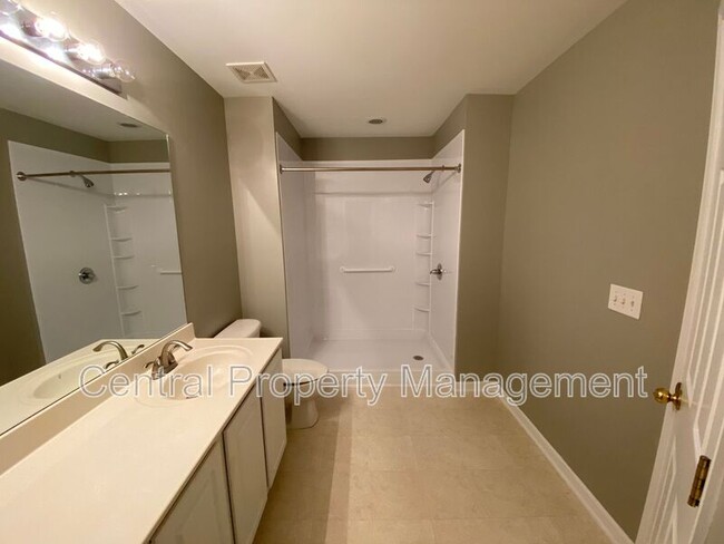 Building Photo - 17 Annacey Pl