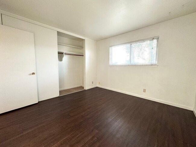 Building Photo - Charming cottage style unit located in Sacramento!