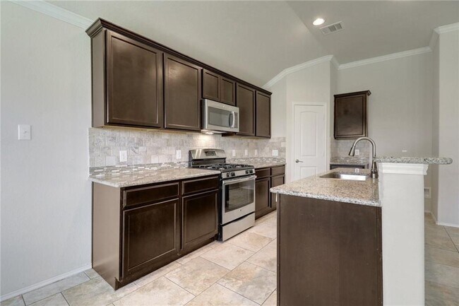 Building Photo - 330 Briar Park Dr