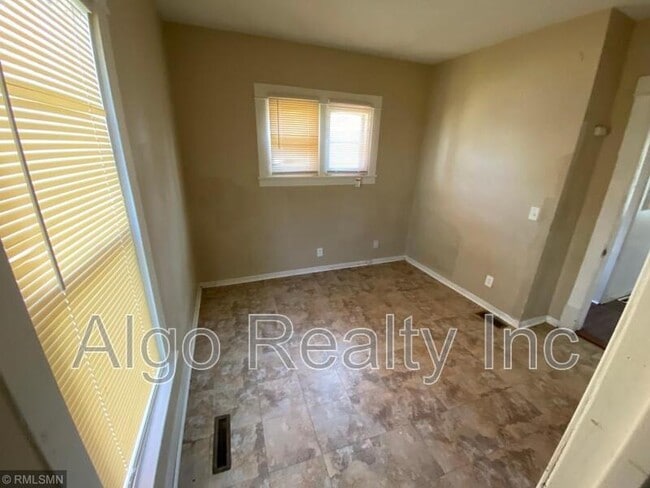 Building Photo - 3008 Emerson Ave N
