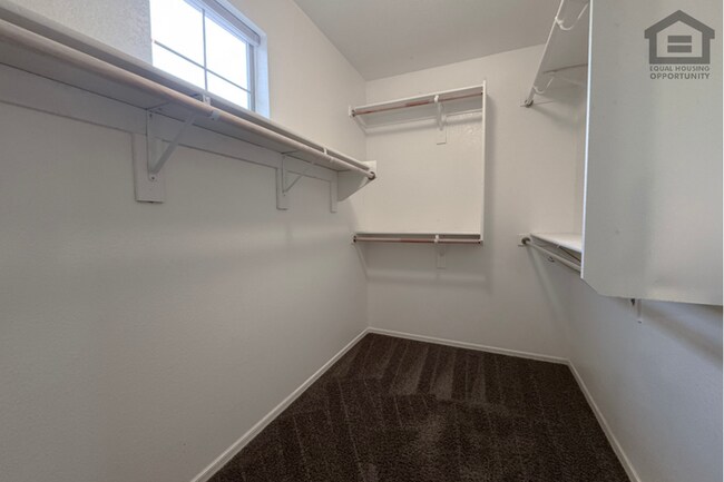 Building Photo - 3Bed/2.5Bath House at Union Hills Dr/32nd St! Ready for Immediate Move-In!