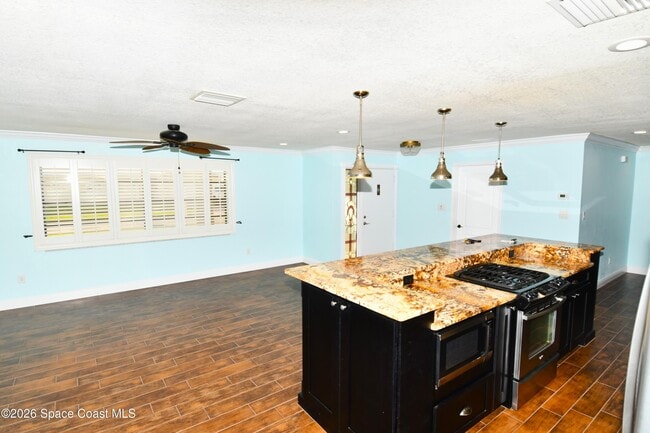 Building Photo - 405 Sparrow Dr