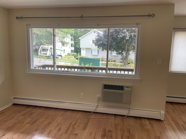 Building Photo - 333 Vincelette St