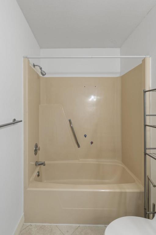 Building Photo - 709 Sandburg Pl