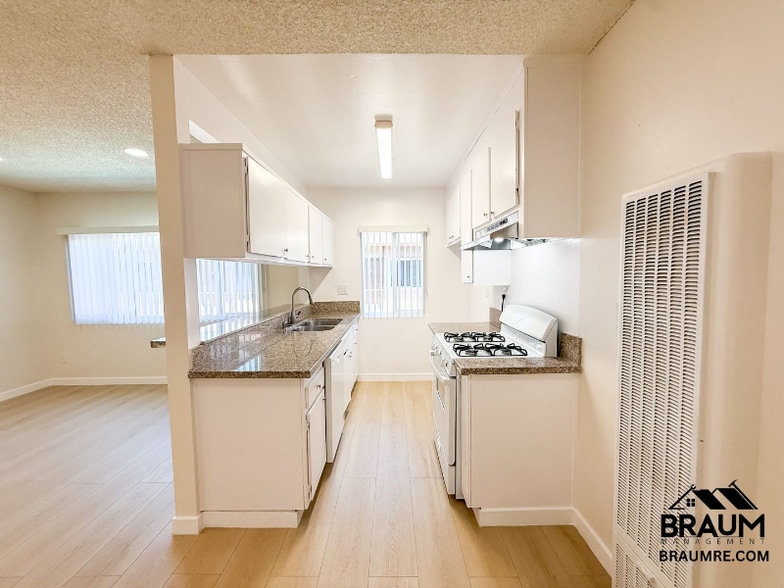 Building Photo - 5461 Kester Ave