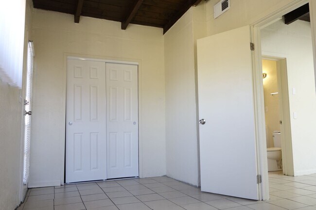 Building Photo - 2531 N Winstel Blvd
