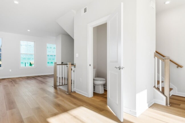 Building Photo - 1017 Venifena Terrace SE