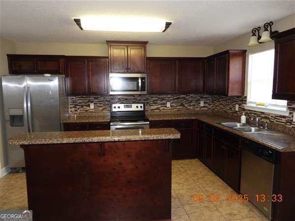 Building Photo - 146 Grandview Dr