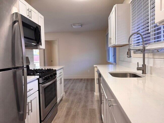 Building Photo - 110 Montoya Dr