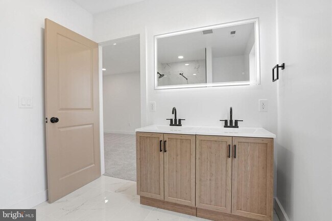 Building Photo - 20 Redbrook Ln