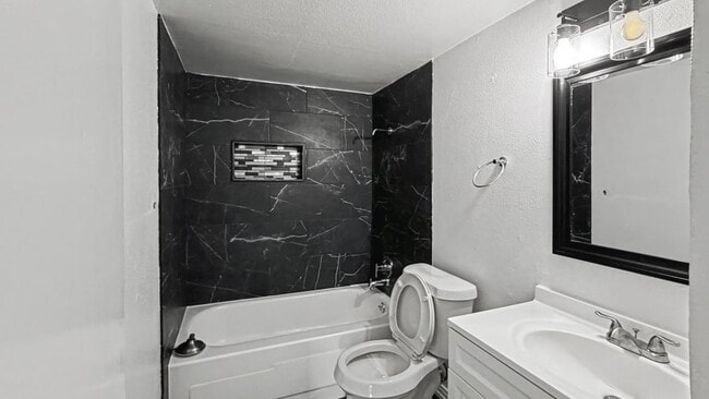 Building Photo - 130 Astoria Dr