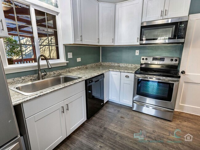 Building Photo - Beautiful River-View Home Near Downtown Warrenton