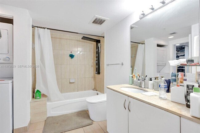 Building Photo - 1750 N Bayshore Dr