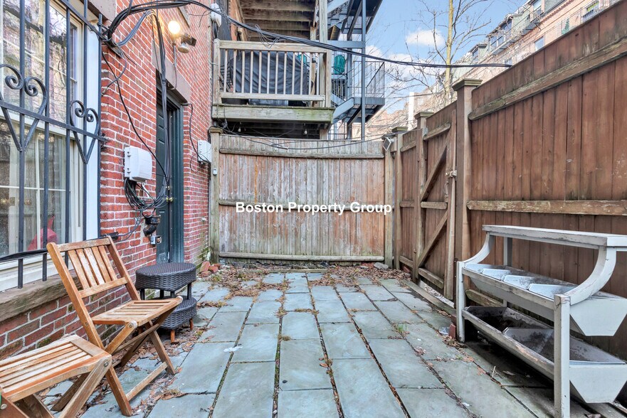 Building Photo - 32 E Springfield St
