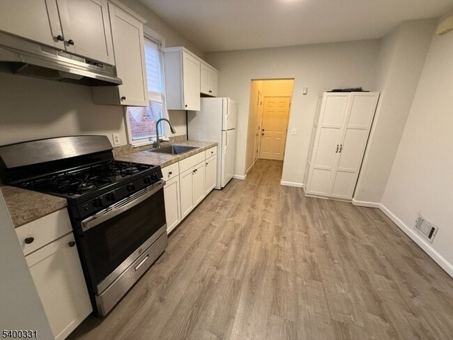 Building Photo - 148 Franklin Ave