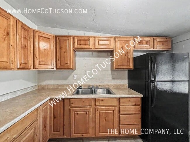 Building Photo - 410 W Calle Antonia