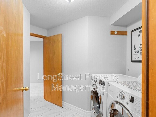 Building Photo - 15926 SW Hampshire Terrace