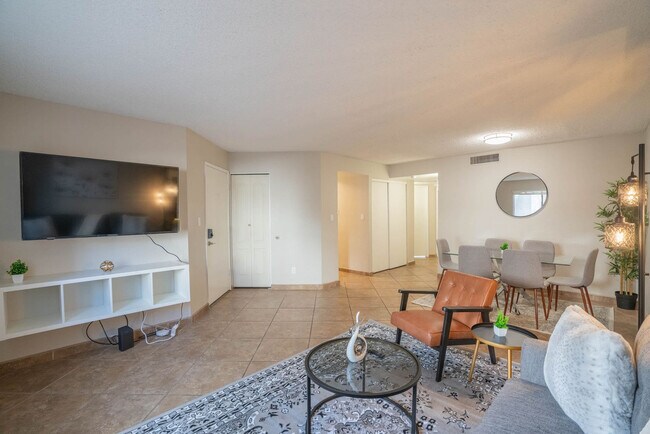 Building Photo - 8570 E McDowell Rd