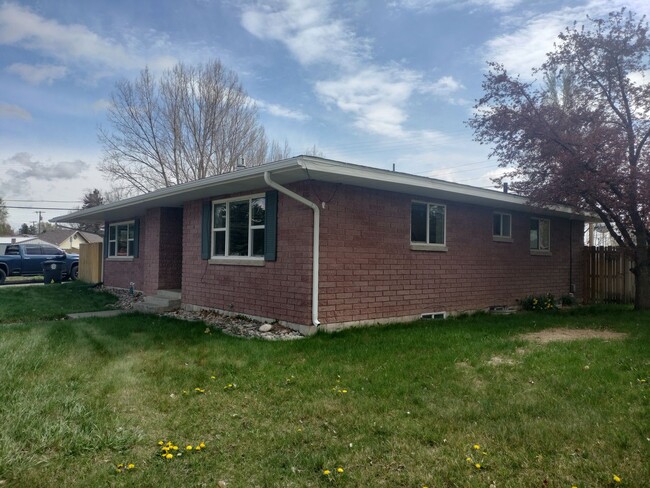 Building Photo - D323AB