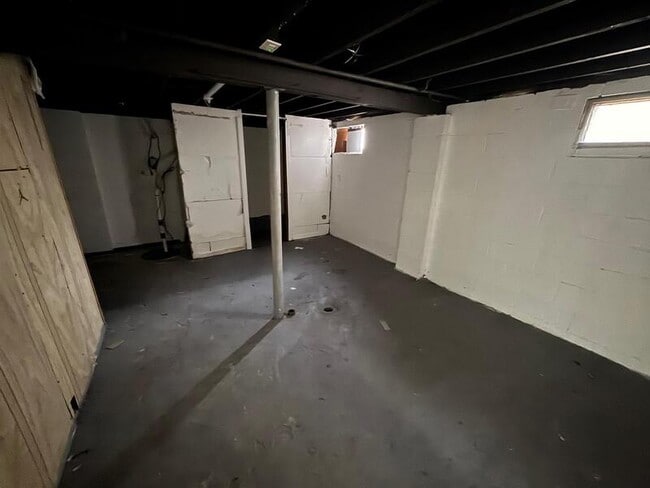 Building Photo - 8693 Paige Ave