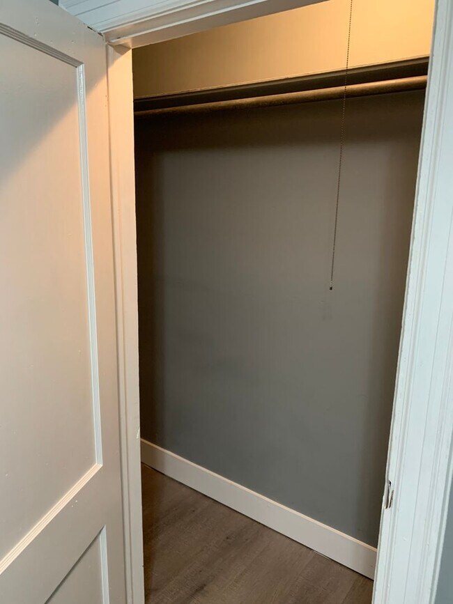 Building Photo - Charming 3-Bedroom Apartment in Midtown Ki...