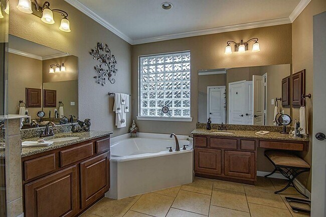Building Photo - 9422 Cheslyn Ct