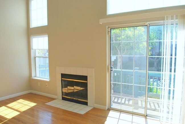 Building Photo - Sharp & Contemporary Townhouse in Beautiful Danville!