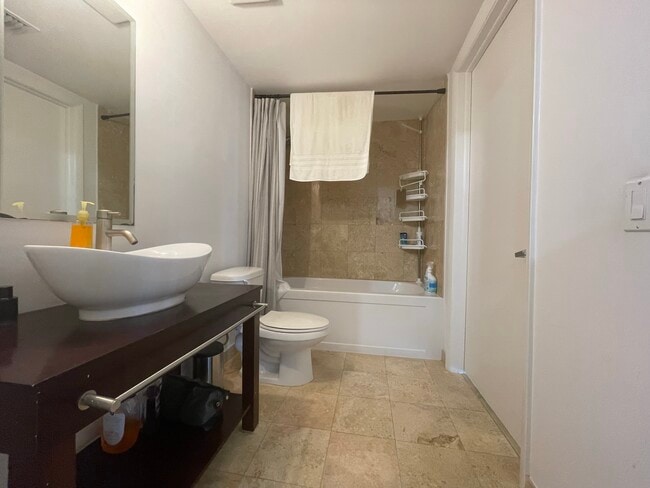 Building Photo - 350 S Miami Ave