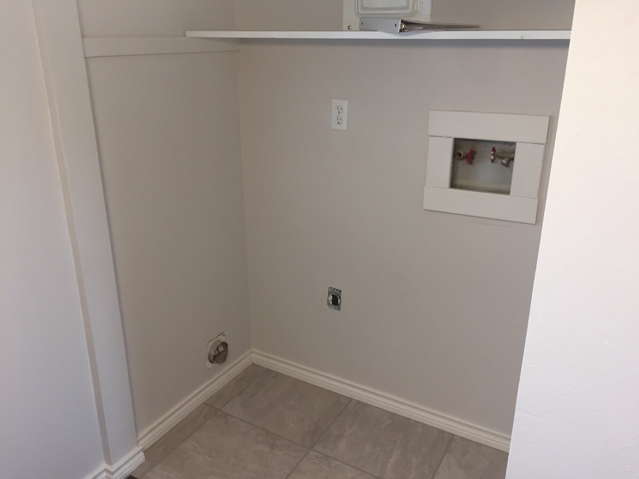 Laundry hook up - 920 Lazy Creek Ln