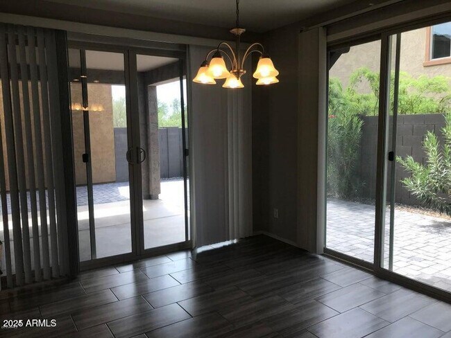 Building Photo - 4715 E Nocona Ln