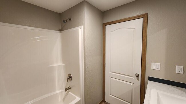 Building Photo - 11 Andreasen Dr