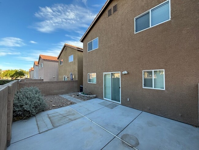 Building Photo - Gorgeous 3Bed/2.5Bath, 2-Story Home located in the SW part of the valley