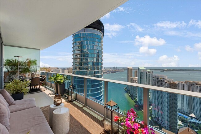 Primary Photo - 200 Biscayne Blvd Way