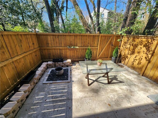 Building Photo - 120 Biscayne Dr NW