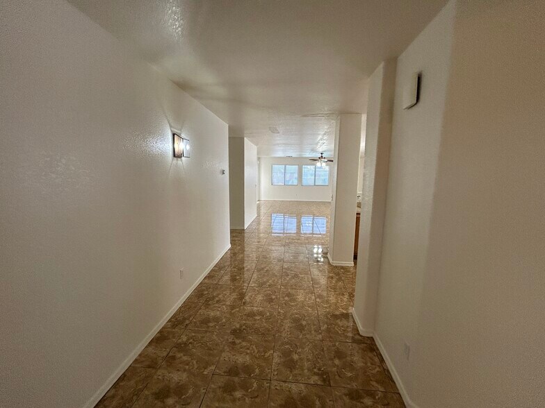 Building Photo - 7399 W Solano Dr S
