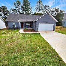 Building Photo - 3 Bed/2 Bath Home with Attached Garage / Pet-Friendly / Coming Soon!