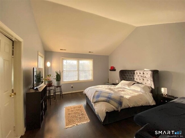 Building Photo - 1303 Bradford Dr