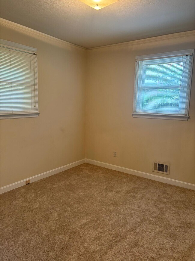 Building Photo - 2426 Peach Orchard Rd