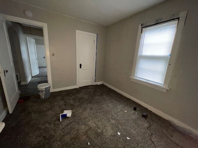 Building Photo - Rent Reduced!