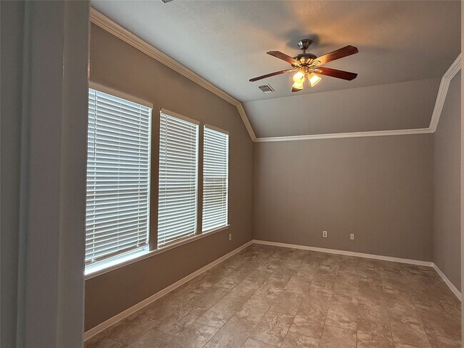 Building Photo - 16126 Saxon Hollow Ln