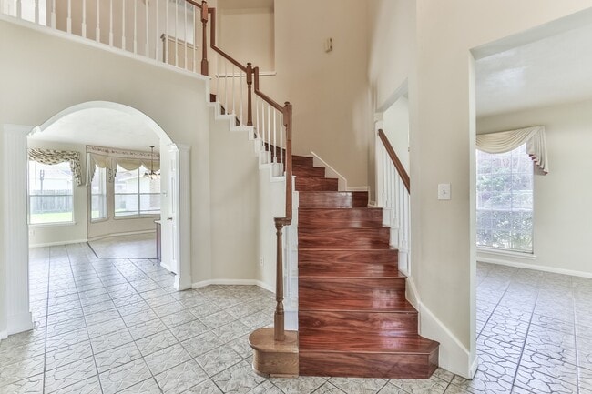 Building Photo - 8811 Earnestwood Dr