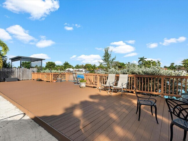 Building Photo - 21151 NE 22nd Ct