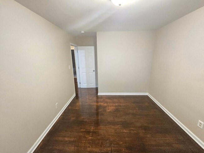 Building Photo - Beautiful 4 Bedroom 2 Bathroom East Baltimore Town Home