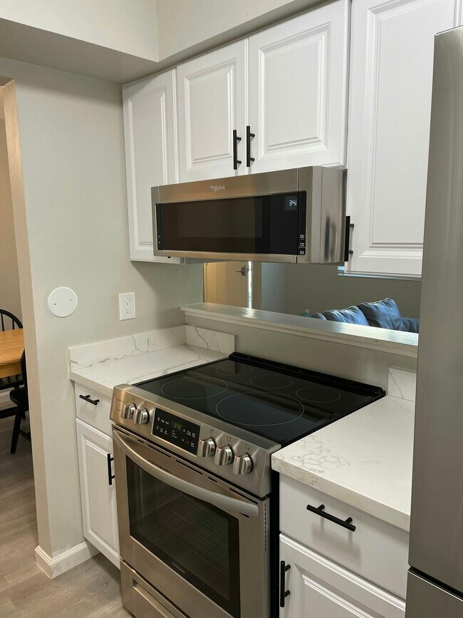 Building Photo - 1061 Mohr Ln