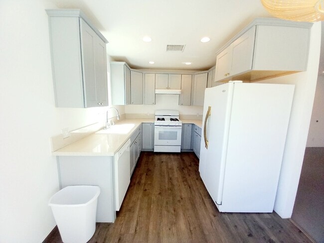 Building Photo - Fantastic Rental Opportunity in South Joshua Tree!