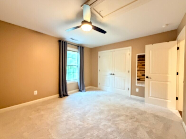 Building Photo - 5604 Pine Rock Ct