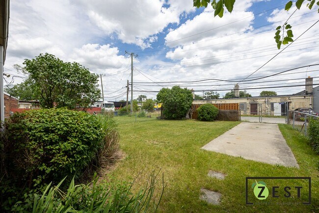 Building Photo - OPEN HOUSE- 4/9! 345PM-415PM! Amazing 3 Bedroom 1 Bathroom - $1,375.00