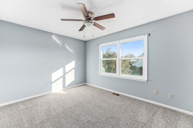 Building Photo - Beautiful Home West Ashely