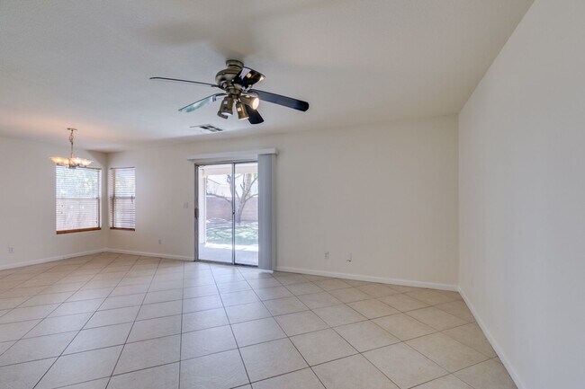 Building Photo - Spacious 4 Bedroom 2.5 Bathroom Home with Covered Patio & Large Backyard