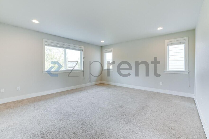 Building Photo - Unit